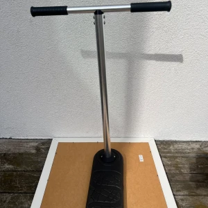 Trampolin sparkcykel - Nästan som ny, lite böjd men inget märkvärdigt. Nypris: 1000kr