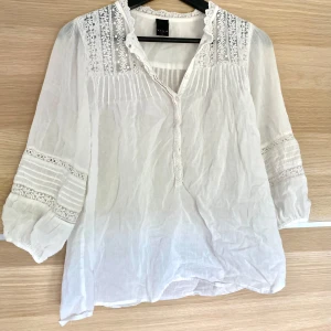 Vila blus  - Super söt sommar blus från vila🌺Luftig och så skön på sommaren!☀️ Knappt använd😋 Passar även storlek S-M