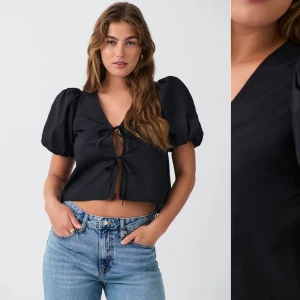 Blus från Gina  - Slutsåld blus från Gina tricot, puff sleeve blouse. Använd några enstaka gånger så i mycket bra skick. Liten i storleken. 