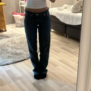 Jeans ifrån weekday  - Lågmidjade jeans ifrån weekday