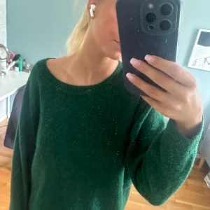 Stickad tröja  - Stickad tröja, aldrig använd 