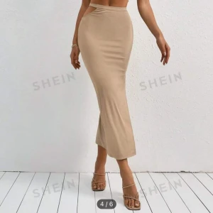 Kjol från Shein - Knappt använd kjol från Shein!! Pris kan diskuteras vid snabb affär💖