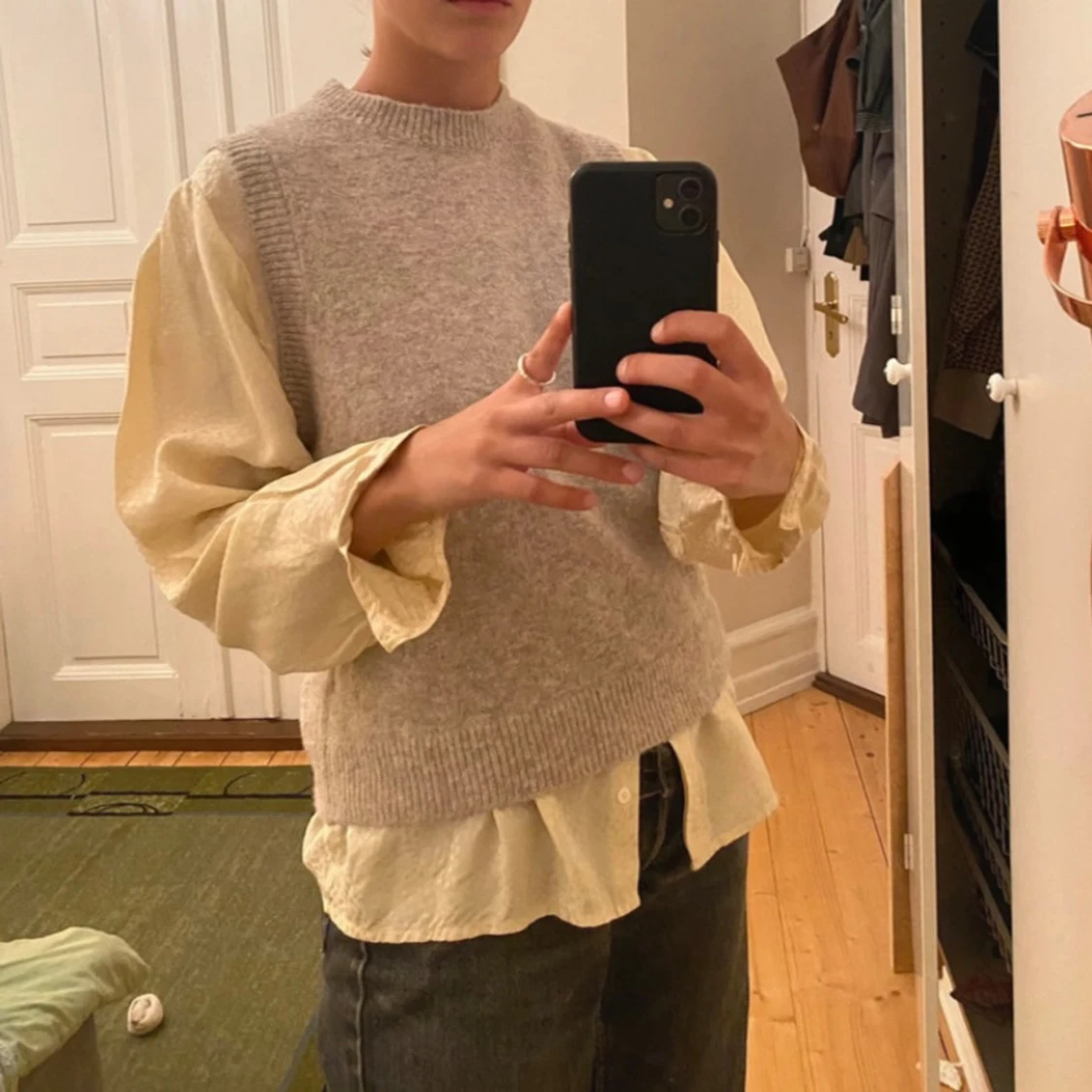 Stickad beige väst  - 90