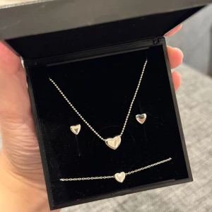 Smyckes set - Smyckes set från Guldfynd - kollektion med Molly Sanden. Äkta silver.