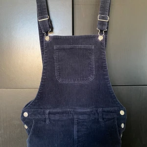 Hängsle byxor Manchester stl 36 - Använda en kort säsong 