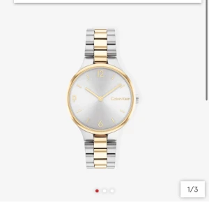 Calvin Klein klocka - Fint skick, har packetet kvar. Använd några få gånger, och säljer pga ingen användning av den längre  Jätte fin klocka som ser modern och trendig ut💘  Pris kan diskuteras nypris var 2190kr 💘 Skriv om ni vill ha bild på den både tjejer o killar kan ha