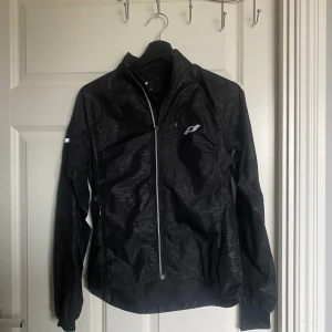 Tun jacka  - Tun träningsjacka, älskar denna