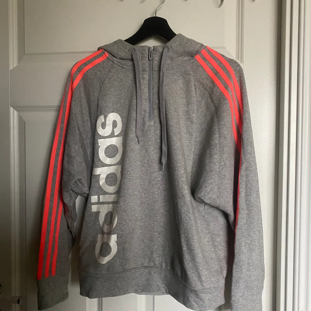 Adidas tränings tröja . Hoodies.