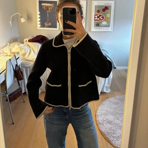 Arket kofta - Använd fåtal gånger, i jättefint skick. Nypris ca 1000kr 