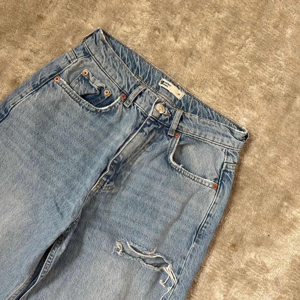 Fina jeans från Gina tricot i storlek 34 petite. Passar mig som är 160.. Jeans & Byxor.