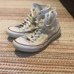 converse skor storlek 39,5 för bara 200 kr