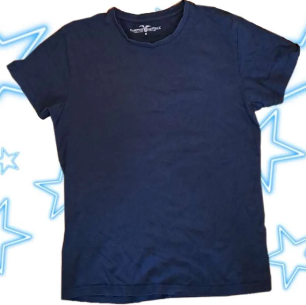 Fin marinblå tröja i bra skick! Skriv vid frågor eller för fler bilder! ☆. T-shirts.