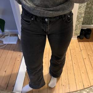 Superfina lågmidjade jeans från Nakd! I fint skick!! 🫶🏼 säljer då de är lite för korta för mig! 