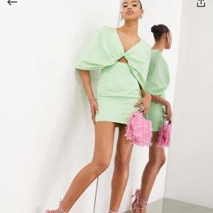 Asos klänning - Säljer denna, använd 1 gång. Nypris 1200kr