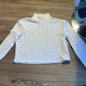 Fin vit tröja Från NA-KD Stolek L