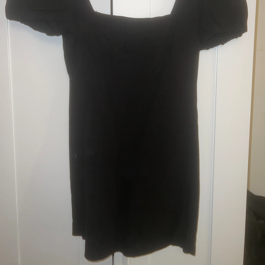 Klänning med snörning i ryggen 