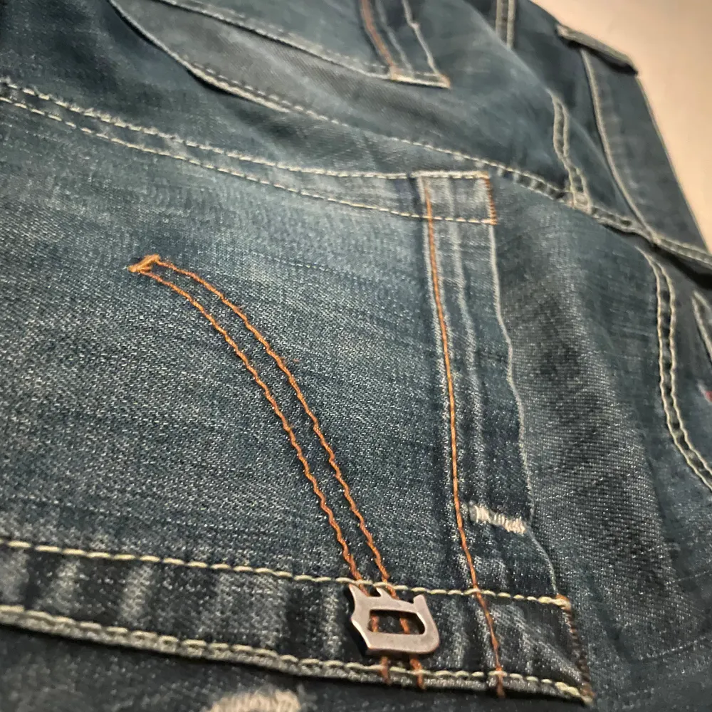 Dondup jeans i nyskick| Använda fåtal gånger|  nypris: 3600kr. storlek 32|  Skriv vi minsta lilla fråga| . Jeans & Byxor.