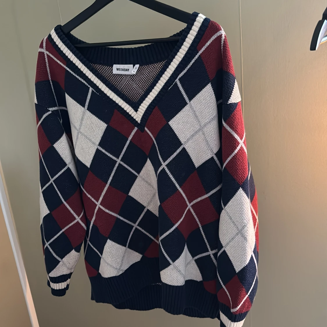 Stickad rutig tröja