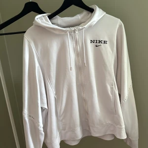Vit zip från nike - Vit zip från nike storlek L. Gott skick
