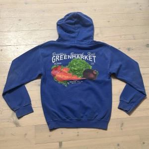 Vintage supply hoodie - Tja! Säljer denna sjukt snygga hoodie för den inte passar min stil. Inga defekter bra skick. Hoppas du vill köpa!