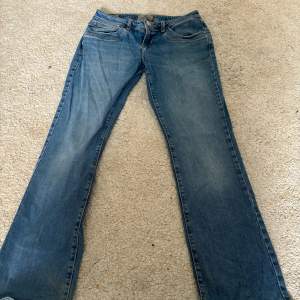 Säljer ett par LTB valeri jeans, utsålda💕Kontakta för fler bilder❤️Midjemått rakt över är 33cm