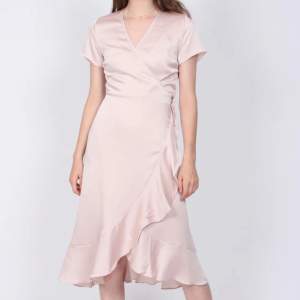 Fin oanvänd rosa klänning med prislappar kvar🌸