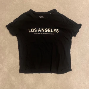 Svart T-shirt - Fin svart T-shirt som passar till allt!