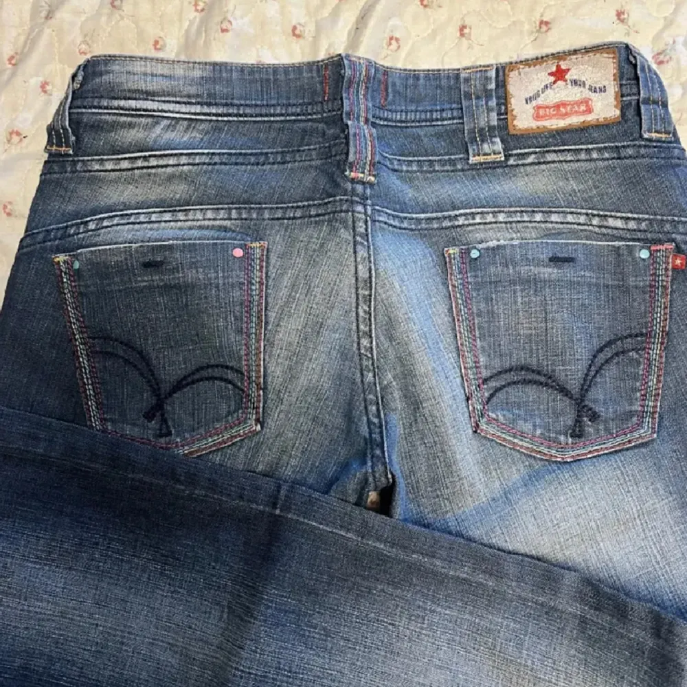 Sååå cola jeans från Big star⭐️midja rakt över:40cm innerbenslängd: 75cm (Knappen är flyttad nån cm kom privat för bild). Jeans & Byxor.