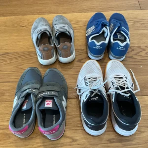 New Balance, Geox och Asics - Rensar mitt garage. Geoxen är i storlek 35, de gråa NB: 36, Blåa NB: 36 och Asics 37,5. Se bilder för skick eller kontakta för mer information.