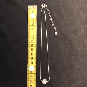 Halsband  - Okänd material