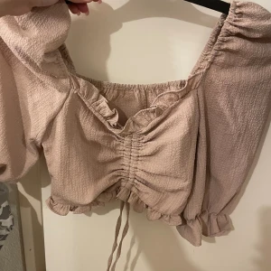 Tröja  - Supersöt tröja i strl 34. 💕 Pris: 80kr