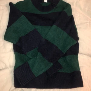 Tjock tröja! - Bra skick säljer för aldrig har haft på mig! Fin HM tröja