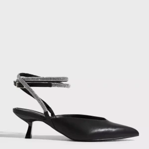 Klackskor - Ett par i princip nya klackar, använda en gång i typ 20 min. Höjd på klack 6cm! Nypris var ca 400kr, mitt pris 200kr