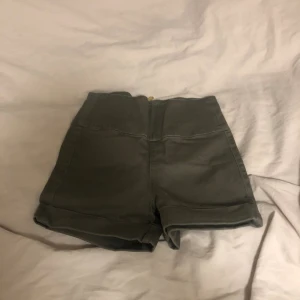 Jeans shorts Pieces - Jeans shorts ifrån Pieces i väldigt fint skick!🩷