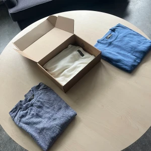 Drip kit - Låda med tre plagg, medium olika färger bra kvalitet nytt skick  Möjligt att köpa plagg för sig via meddelande 