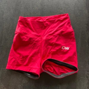 ICIW träningsshorts  - Finns ej kvar på hemsidan. Säljer pga för små. Snygg scrunch som formar otroligt bra