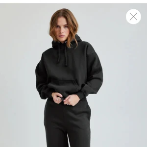 bikbok hoodie - säljer denna hoodie från bikbok i storlek S. inge defekter alls och har haft den i några månader👍🏼❤️