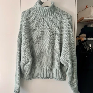 Stickad polotröja - Mysig stickad tröja med polo 