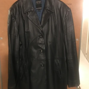 Skinnjacka  - Fin skinnjacka som ny.