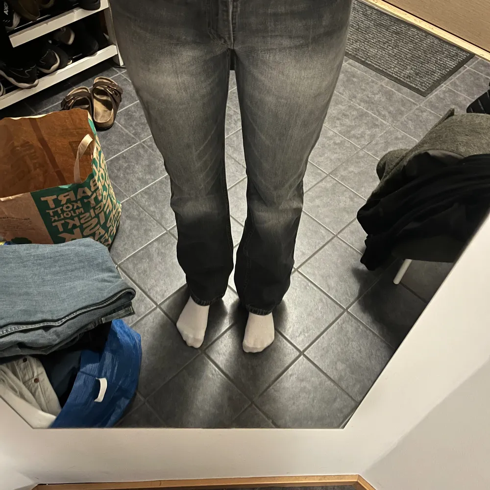 Levis jeans vintage  W 29men passar mig som vanligtvis har 27! Längd 34. Modell 507 Pris 350kr Köparen står för frakt☺️. Jeans & Byxor.