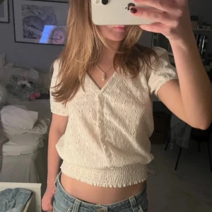 Topp  - Säljer en så fin topp. Använd 1 gång☺️köpt på zalando 