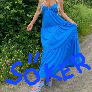 Klänning s*kes - Någon som har denna klänning från BikBok och är intresserad av att sälja?🩷🌸