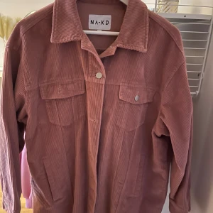Tunn vår jacka - Rosa vår jacka från nakd som passar perfekt till våren💞
