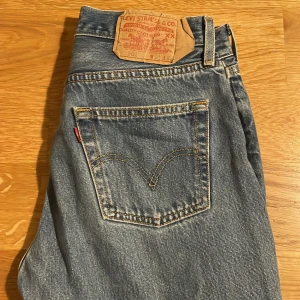 Levis jeans - Världens finaste Levis jeans som tyvvär är för små på mig🌟 Levis x Justin Timberlake i modellen 501’s. Strlk 31/32. Köpare står för frakt!☺️
