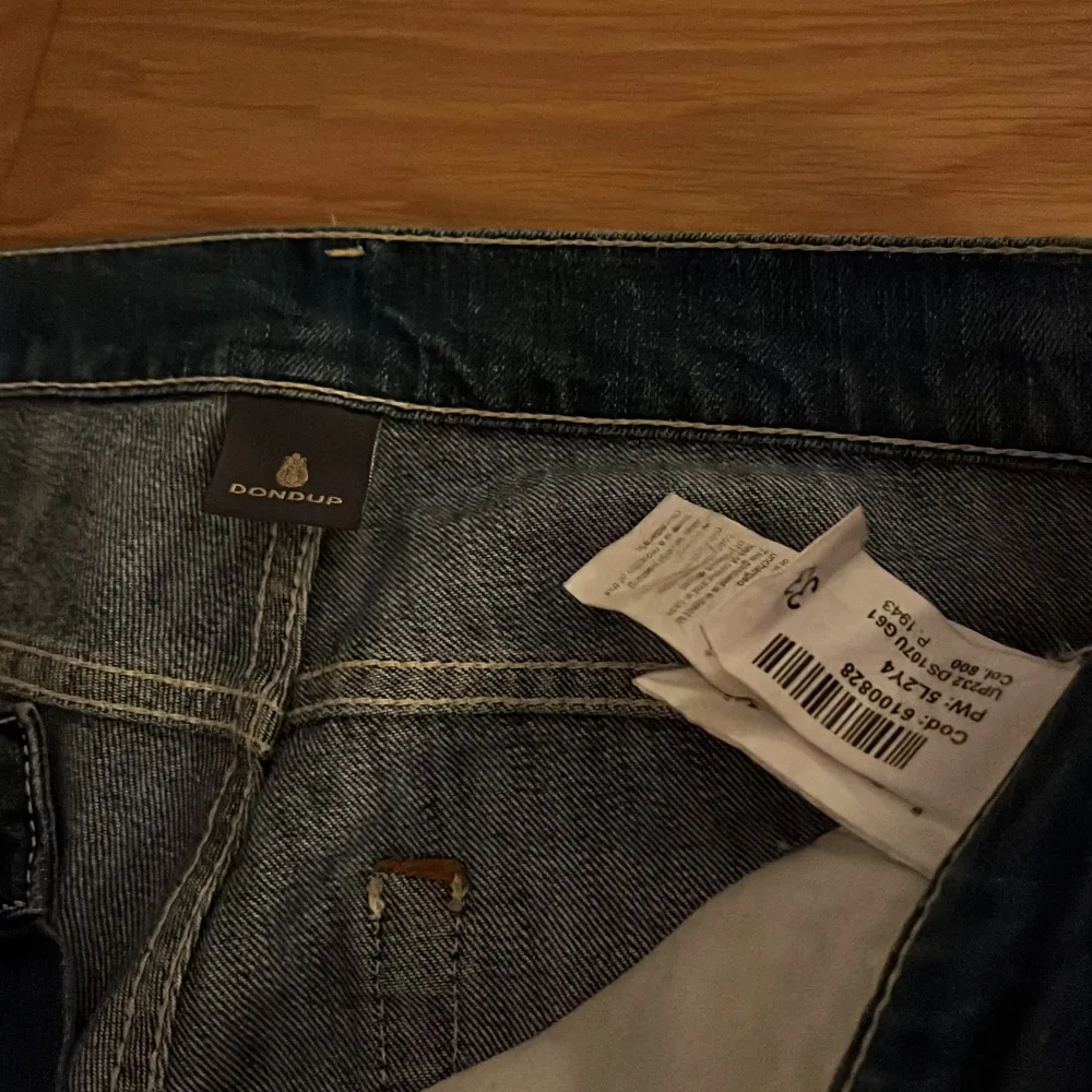 Jätte fina Dondup jeans i modellen George! Storlek 33.  Fräscha och inte alls mycket använda! Hör av er vid frågor eller funderingar 👍✅. Jeans & Byxor.