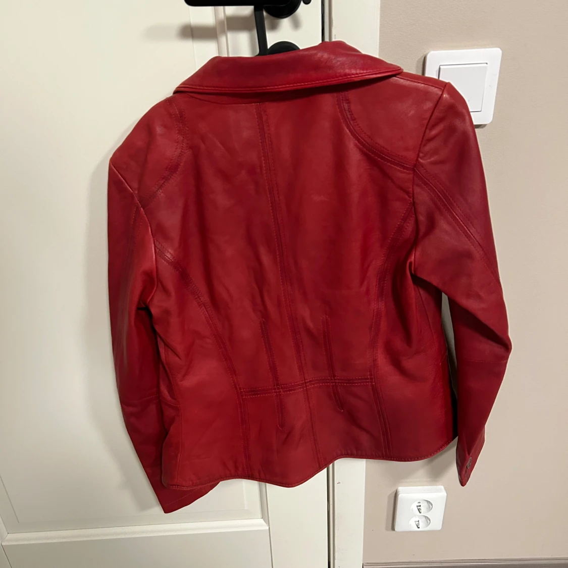 Röd skinnjacka  - 90