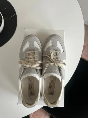 Maison Margiela Gats - Säljer mina Maison Margiela Gats då de ej kommer till användning, Storlek 43 och box medföljer 