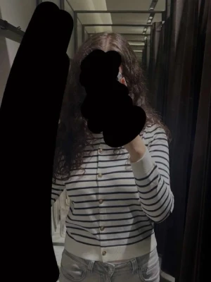 Zara randigt  - Snygg tröja från Zara, säljer därför den inte passar längre!    Originalpris: 350