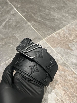 Louis Vuitton Bälte - Sprillans nya LV bälten , skickas samma dag. Hör av er vid minsta lilla fundering!