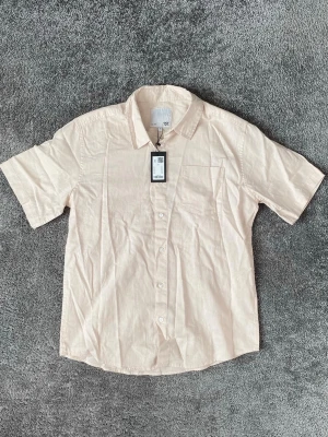 Beige kortärmad skjorta Lager 157 - Ny utan kvitto